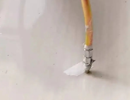 龙圩瓷砖空鼓维修公司专业解答在瓷砖铺贴过程中，如果使用的砂料过粗（如全部使用了粗砂），可能会导致以下问题